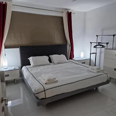 Luxury Apartment *