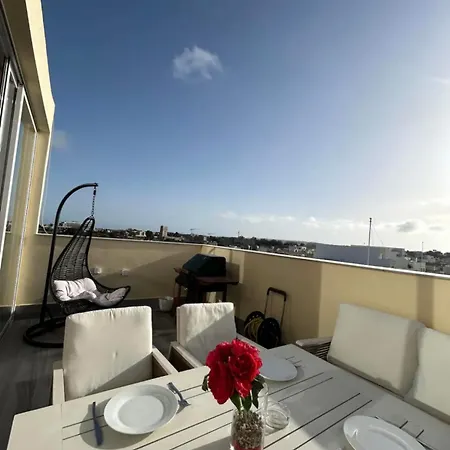 Luxury Apartment *